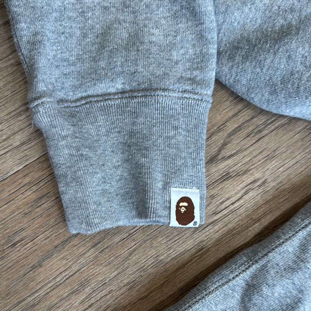 Bape Gray Sweatshirt Hoodie College Grey Logo Size Medium - Picture 13 of 14